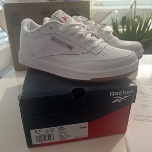 NWT Reebok Club C white gum sneakers Big Kid 6.5 Women 8